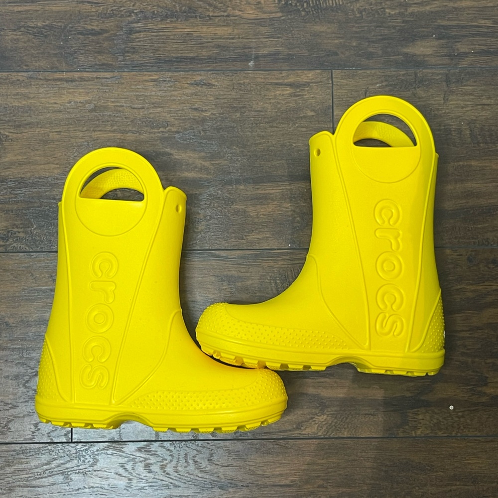 NWOT YELLOW CROC JUNIOR RAIN BOOT SIZE 3